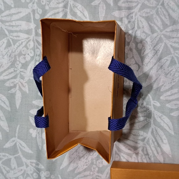 Louis Vuitton box &  small bag - Picture 6 of 11